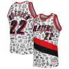 Fantastico Delizioso Moderno Clyde Drexler Portland Trail Blazers 1991 92 Hardwood Classics Doodle Swingman Jersey White per i Fan Veri