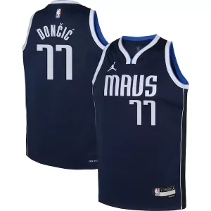 Resistente Luka Doncic Dallas Mavericks Jordan Brand Youth Swingman Jersey Statement Edition Navy per i Fan Veri